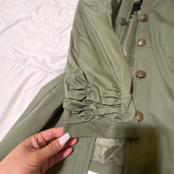 Dressbarn Jack Green color Size 14/16 with beautiful buttons - Picture 5 of 6